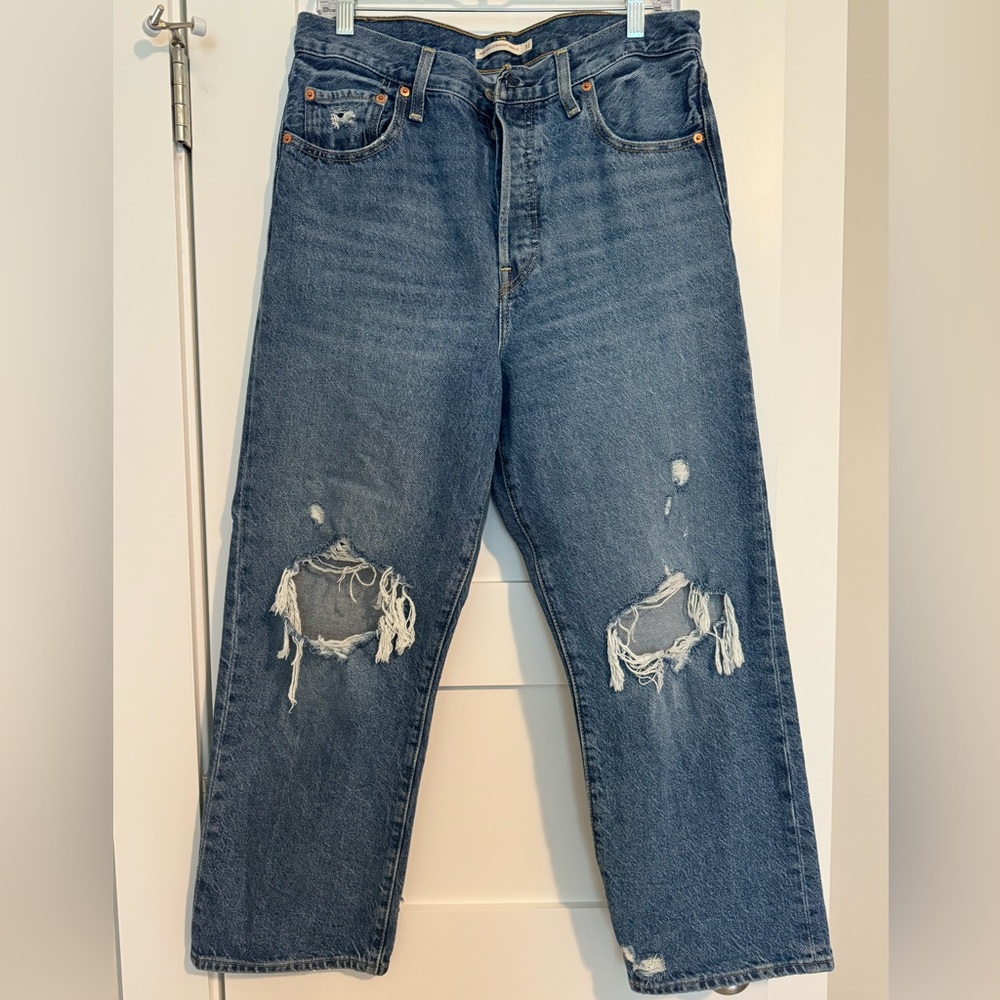 Levi’s Women’s Ribcage Straight distressed jeans
